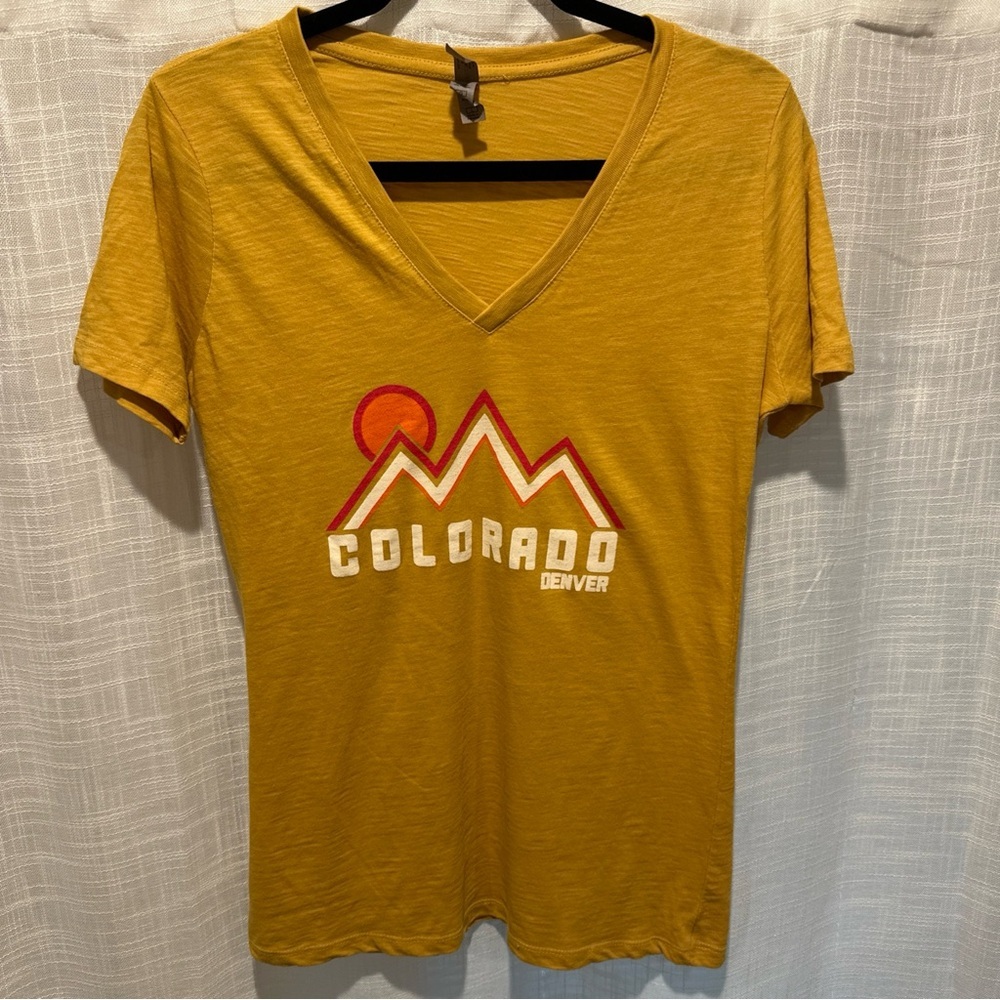Denver Colorado Women's T Shirt Large Cotton Blend Short Sleeve Yellow Mountain